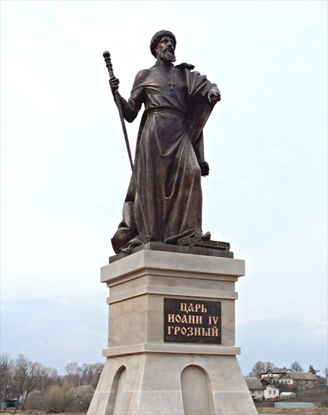на фото: 041-Памятник Ивану Грозному